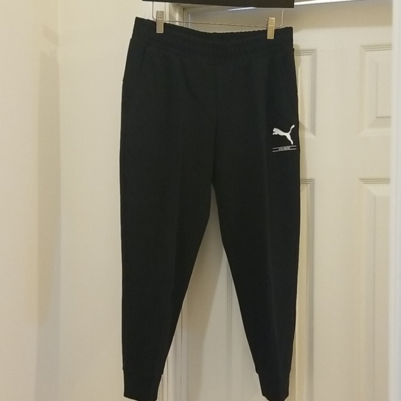 Puma jogging set, like new condition. Includes sweatshirt and jogger pants - Picture 3 of 14
